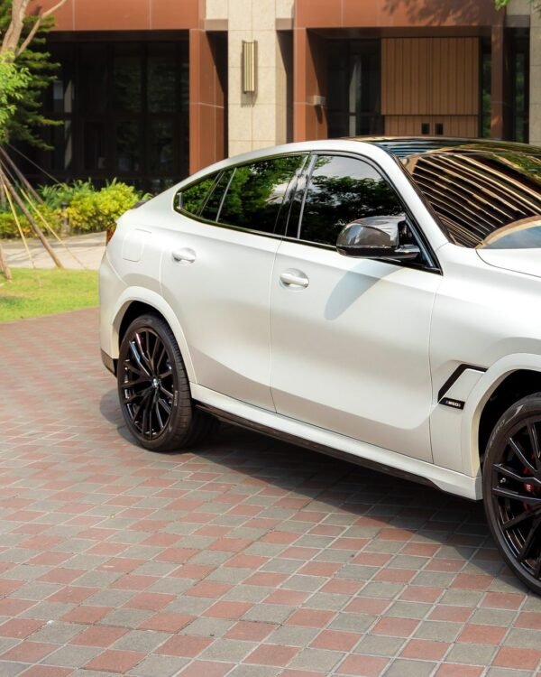 M Style Carbon Fiber Mirror Cap Set - BMW G06 X6 - Image 3